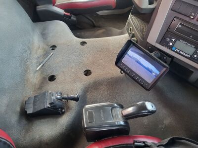 2015 Volvo FM 410 8x4 Steel Body Tipper - 7