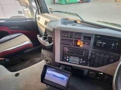 2015 Volvo FM 410 8x4 Steel Body Tipper - 8
