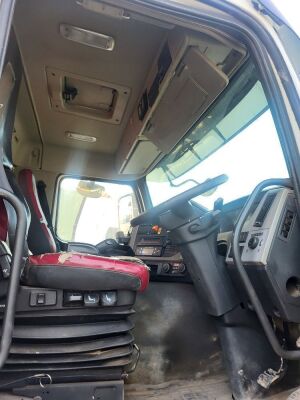2015 Volvo FM 410 8x4 Steel Body Tipper - 9