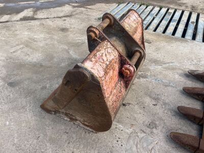 CAT 3ft Digging Bucket - 40mm Pins - 2