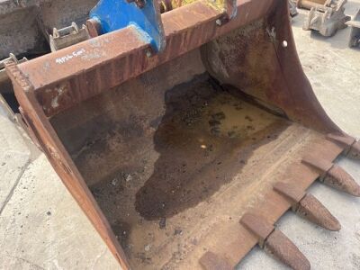 CAT 5ft Digging Bucket - 80mm Pins - 4
