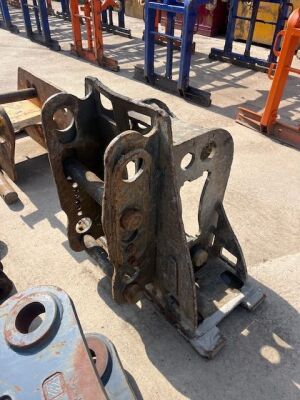 Dromone Excavator Fork Bracket - 65mm Pins