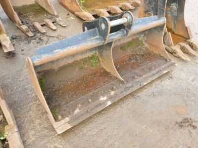 Strickland 5ft Ditching Bucket  - 45mm Pins 