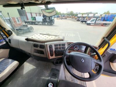 2012 Renault 8x4 Twin Steer Chassis Cab - 12