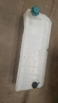1x MAN Water Expansion Tank - 2