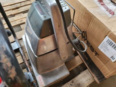 Hiretech Finishing Sander 240V