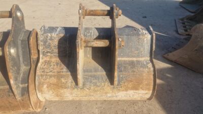 Rhinox 4ft Digging Bucket - 65mm Pins - 5