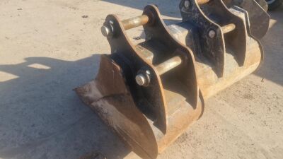 Rhinox 2ft Digging Bucket - 65mm Pins - 4