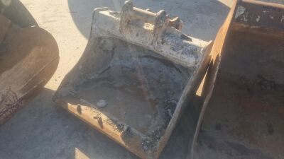 Rhinox 3ft Digging Bucket - 60mm Pins - 2