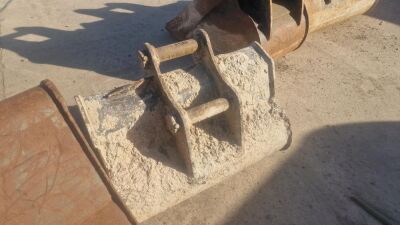 Rhinox 3ft Digging Bucket - 60mm Pins - 5