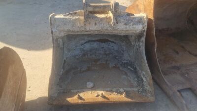 Rhinox 3ft Digging Bucket - 60mm Pins - 6