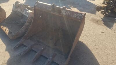 4ft Toothed Digging Bucket - 65mm Pins - 2