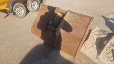 4ft Toothed Digging Bucket - 65mm Pins - 4