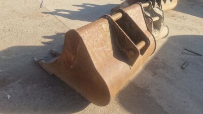 4ft Toothed Digging Bucket - 65mm Pins - 5