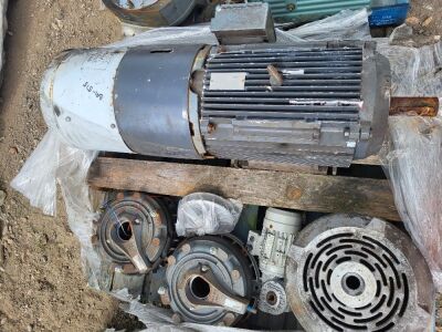 Quantity of Electric Motor Parts & 1x Electric Motor