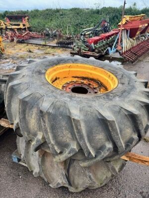 2 x 8 Stud 24.5-32 Wheels & Tyres