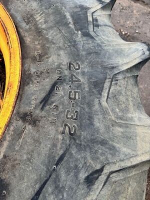 2 x 8 Stud 24.5-32 Wheels & Tyres - 2