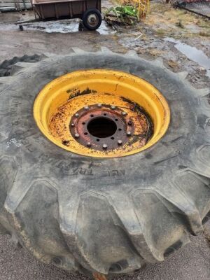2 x 8 Stud 24.5-32 Wheels & Tyres - 3