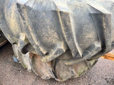 2 x 8 Stud 24.5-32 Wheels & Tyres - 4