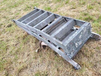 2x Ali 7 Tread Steps