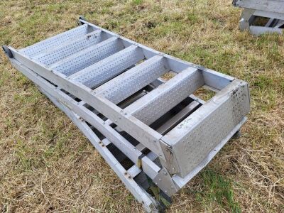 2x Ali 7 Tread Steps