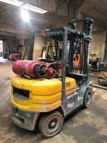 Mitsubishi FG25 Gas Fork Lift Truck