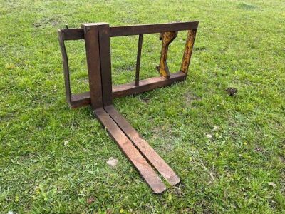 Set of Forks With Attachment