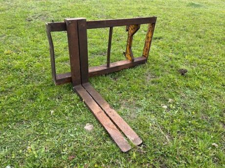 Set of Forks With Attachment