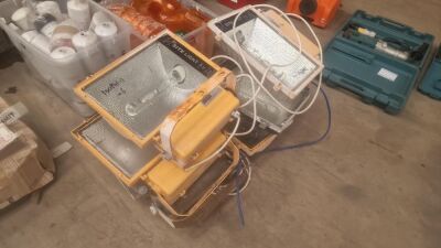 6 x 110v Lights