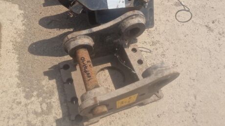 2 x Mini Digger Manual Quick Hitch's