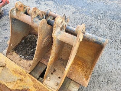 3 x Mini Digger Buckets 30 mm Pins