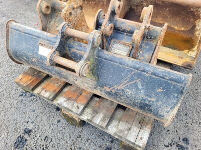 3 x Mini Digger Buckets 30 mm Pins - 3