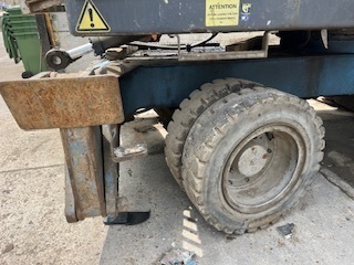 2006 Fuchs MHL 320 Waste Handler  - 12