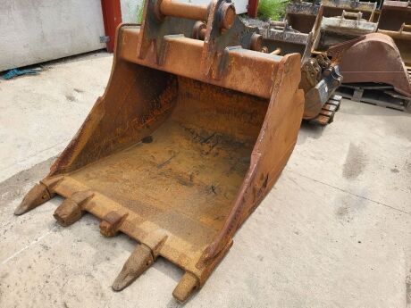 4ft Rhinox-XP Toothed Digging Bucket - 80mm Pins