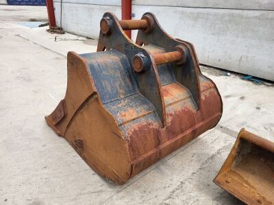 4ft Rhinox-XP Toothed Digging Bucket - 80mm Pins - 4