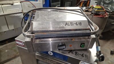 240v Horeca GPG 1001/UK Contact Grill - 2