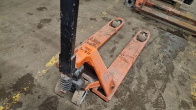 BT Products Pallet Truck - 4