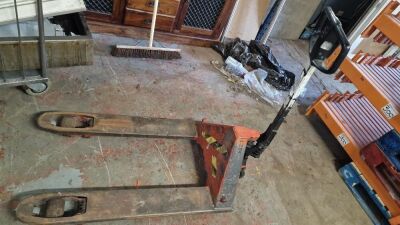 BT Products Pallet Truck - 5