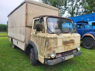1971 Ford D710 4x2 Livestock Rigid