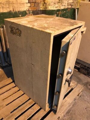 Dudley Safes, Combination Safe  - 2