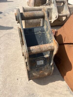 1ft KE3N Digging Bucket - 60mm Pins - 2