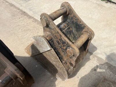 1.5ft Digging Bucket - 60mm Pins - 3