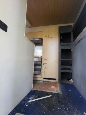 Scania 142M V8 6x2 Rear Lift Horsebox - 12