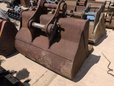4½ft Toothed Bucket - 80mm Pins - 3