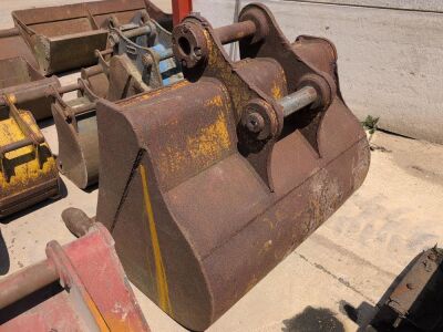 4½ft Toothed Bucket - 80mm Pins - 4