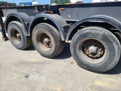 2005 Dennison Triaxle Extending Skeletal Trailer  - 6