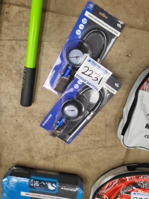 2x Tyre Inflators