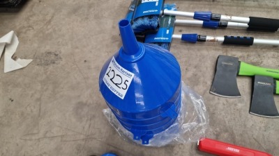 6x Large Funnels