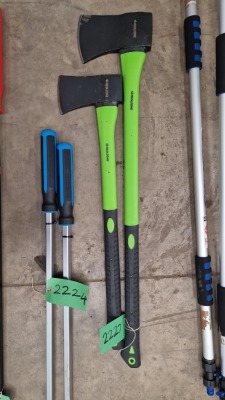 2x Axes