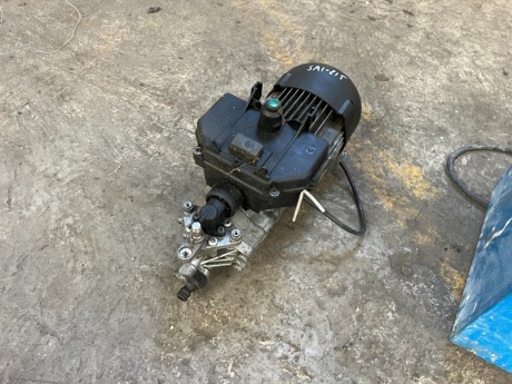 1x Electric Motor
